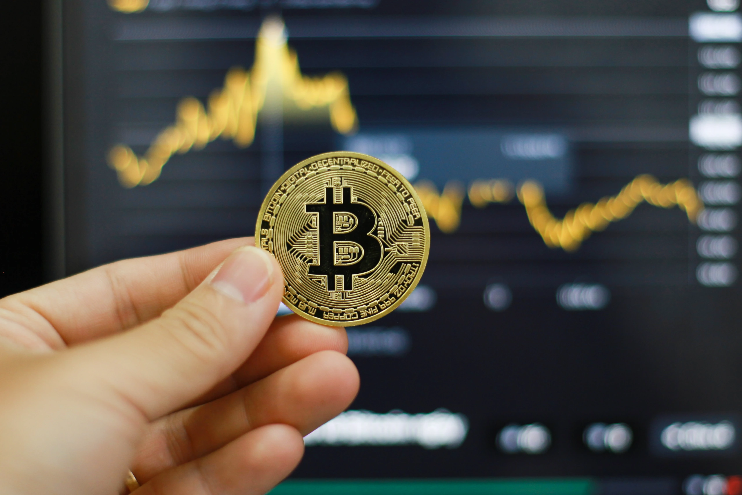 Giá Bitcoin hôm nay 14.5.2026: Thủng đáy 79.000 USD, 'cá voi' bán khống 70 triệu USD